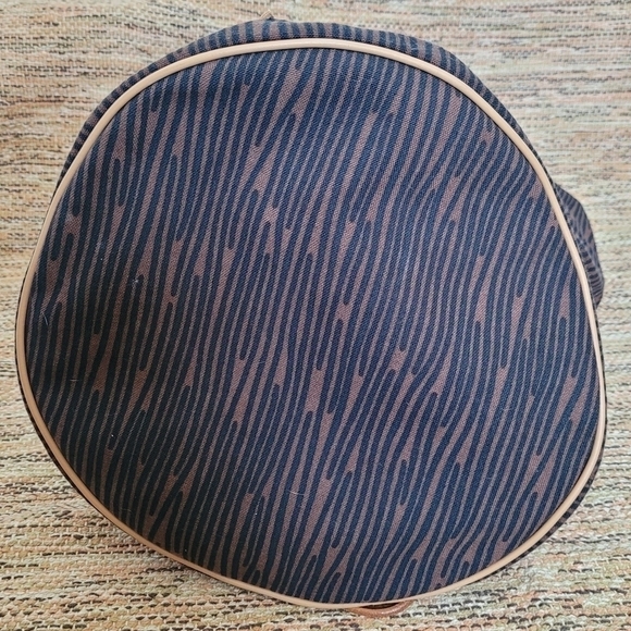 MANUEL Canovas Lined Beach Sling Bag - Picture 8 of 10